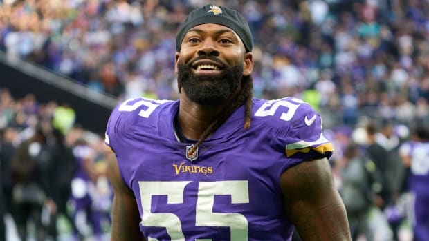 Vikings linebacker Za'Darius Smith (55) celebrate victory at the end of the second half of an NFL International Series game.