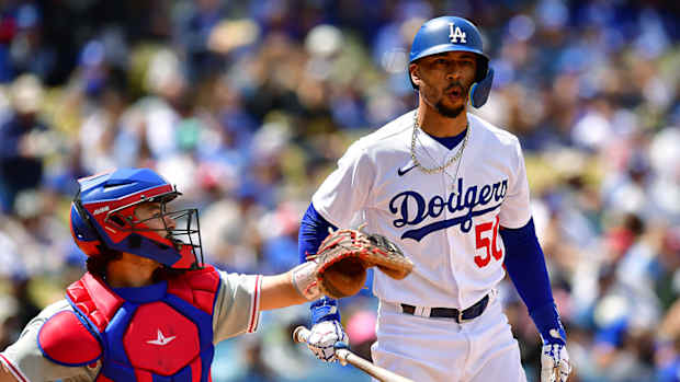 Los Angeles Dodgers right fielder Mookie Betts (50)