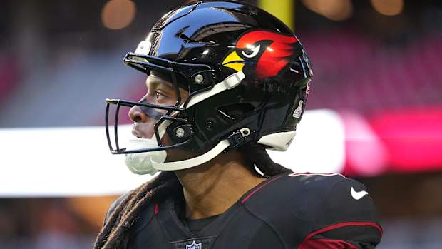 Arizona Cardinals wide receiver DeAndre Hopkins (10) takes the field before they take on the New Orleans Saints at State Farm Stadium in Glendale on Oct. 20, 2022.
