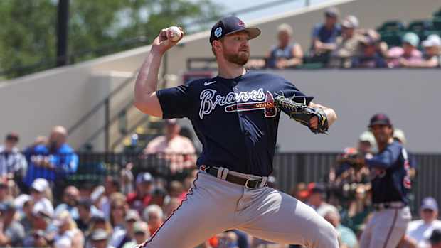 Atlanta Braves starting pitcher Mike Soroka (40).