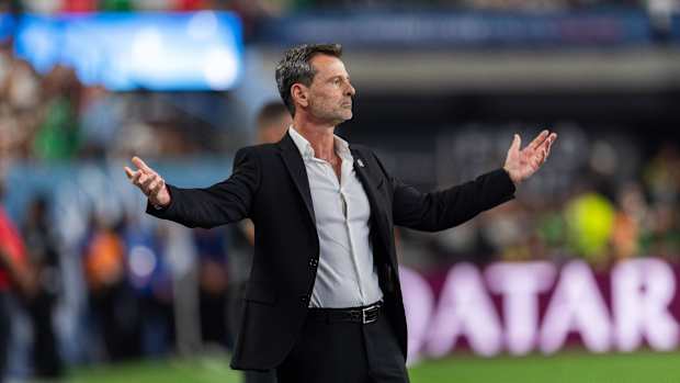Diego Cocca en el partido México vs USA