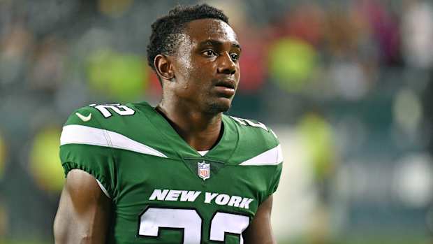 Jets' safety Tony Adams (22)