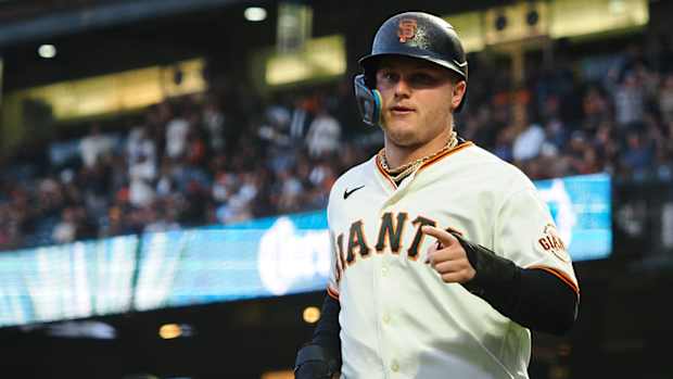 Giants Broadcasters Couldn’t Help But Agree With Fan Who Loudly Disagreed With Call