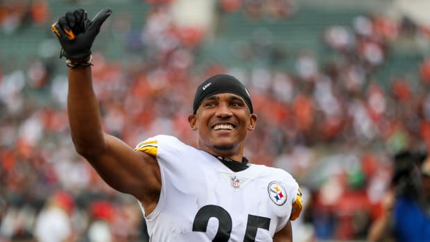 Pittsburgh Steelers cornerback Ahkello Witherspoon (25) walks off the field after the victory over the Cincinnati Bengals at Paycor Stadium