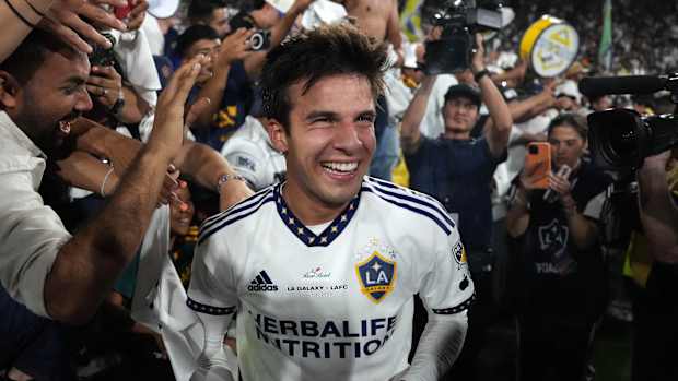Riqui Puig festeja tras anotar ante el LAFC