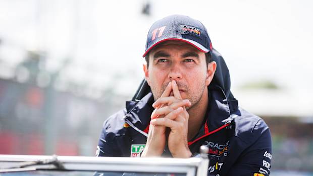 Checo Pérez pensativo