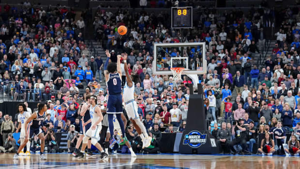 Julian Strawther shoots a game-winning three point basket against the UCLA Bruins in Las Vegas, Nevada.