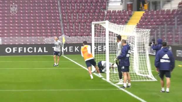 Crossing and finishing in Spain's training