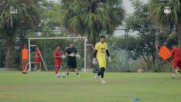 Arema FC's intense goalkeepers training
