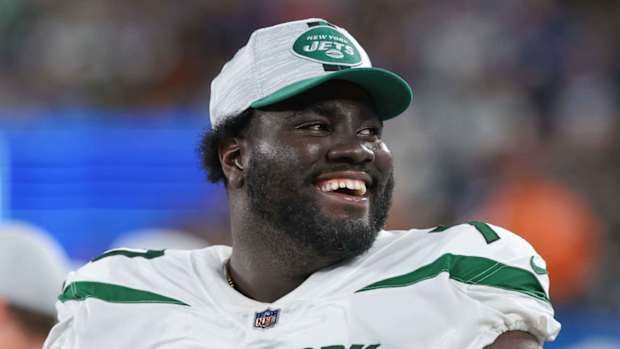 New York Jets offensive tackle Mekhi Becton (77)