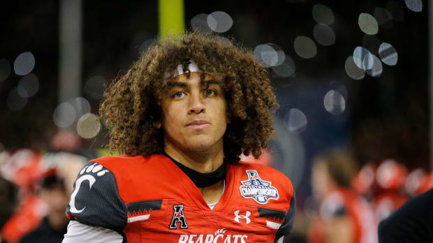 Cincinnati Bearcats quarterback Evan Prater (3) walks the bench area in the fourth quarter of the American Athletic Conference Championship football game between the Cincinnati Bearcats and the Houston Cougars at Nippert Stadium in Cincinnati on Saturday, Dec. 4, 2021. The Bearcats remained unbeaten as they won the AAC Championship with a 35-20. Houston Cougars At Cincinnati Bearcats American Athletic Conference Championship