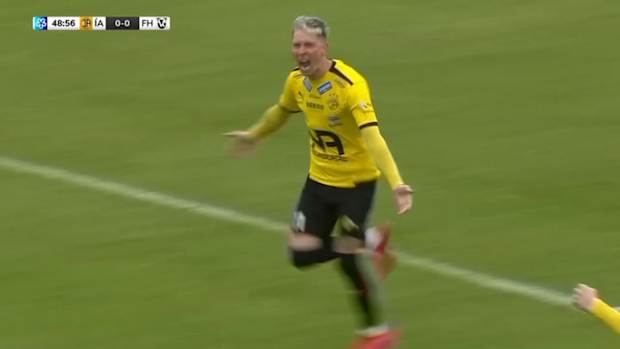 Terrible goalkeeper error in the Icelandic League leads to goal