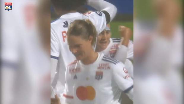 Ellie Carpenter extends her contract at Lyon until 2026