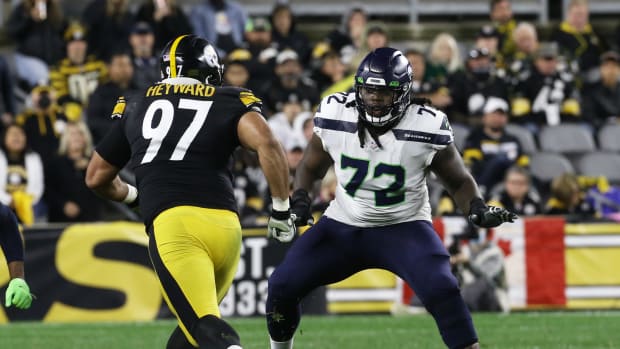 NFL: Seattle Seahawks at Pittsburgh Steelers Oct 17, 2021; Pittsburgh, Pennsylvania, USA; Seattle Seahawks offensive tackle Brandon Shell (72) prepares to block at the line of scrimmage against Pittsburgh Steelers defensive end Cameron Heyward (97) during the second quarter at Heinz Field.