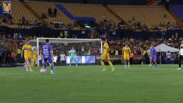 Thauvin vs Gignac in Tigres exhibition game