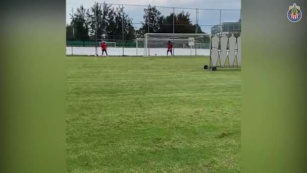 Alexis Vega's stunning free-kicks in training