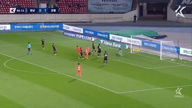Jung Seung-yong's nutmeg and brilliant solo goal