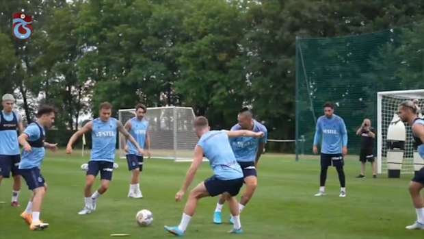 Trabzon players have fun with Marek Hamšík in training