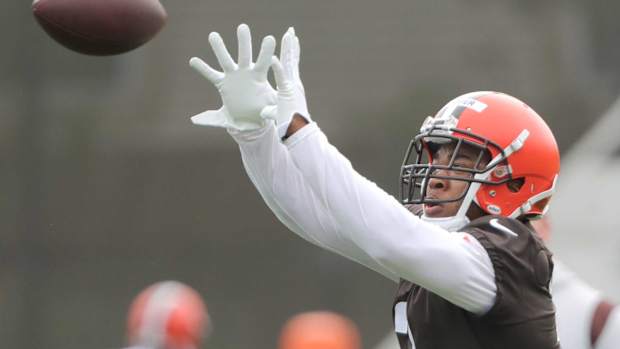 Amari Cooper catches a pass at Browns minicamp.