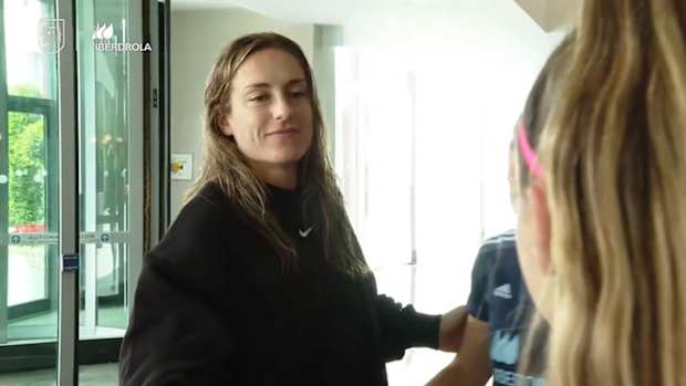 Alexia Putellas says goodbye to his teammates