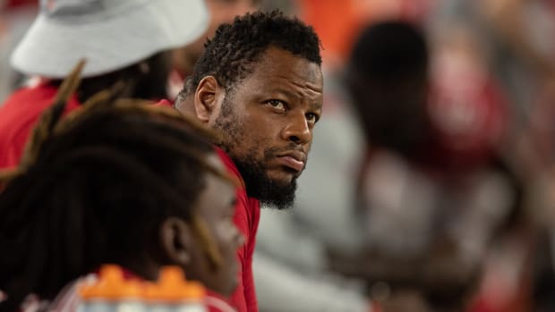 Buccaneers lineman Ndamukong Suh (93) looks up at the scoreboard in the fourth quarter against the Titans at Raymond James Stadium.