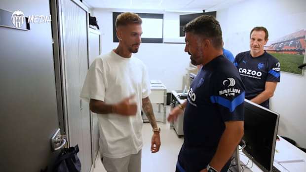 Castillejo gets Gattuso-style welcome