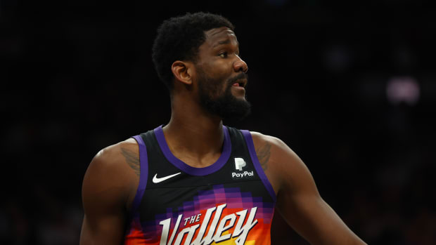 Center Deandre Ayton with the Phoenix Suns