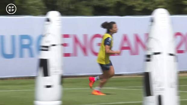 Spain Women practice attacking moves in training