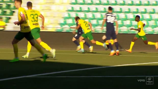 Outrageous overhead-kick from Slovakia
