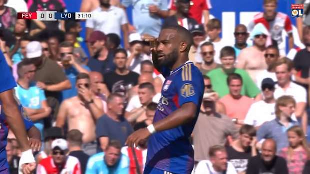 Lacazette's superb long-range vs Feyenoord