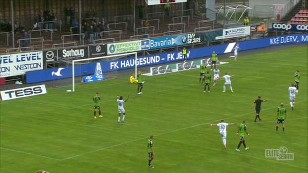 Stunning overhead-kick leaves teammates speechless