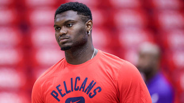 Pelicans forward Zion Williamson (1) during warm-ups.