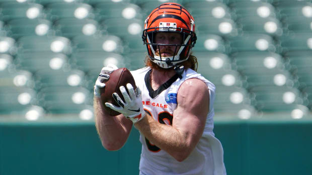 Cincinnati Bengals tight end Hayden Hurst (88) catches a pass during organized team activities practice, Tuesday, June 14, 2022, at Paul Brown Stadium in Cincinnati. Cincinnati Bengals Football Practice June 14 0049