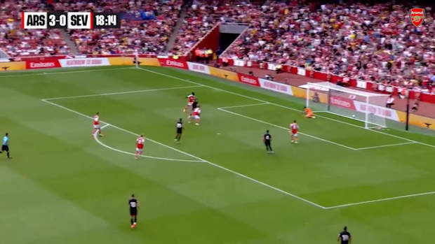 Bukayo Saka capitalises Seville goalkeeper error
