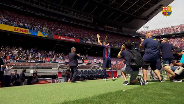 Lewandowski's first touches wearing the number 9 Barça jersey