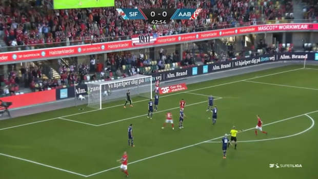 Ridiculous own goal in the Danish League