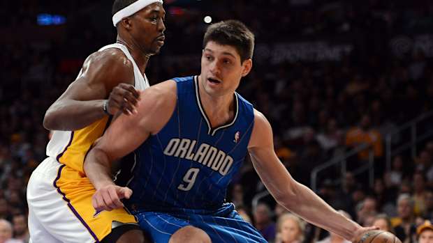 Dwight Howard Nikola Vucevic