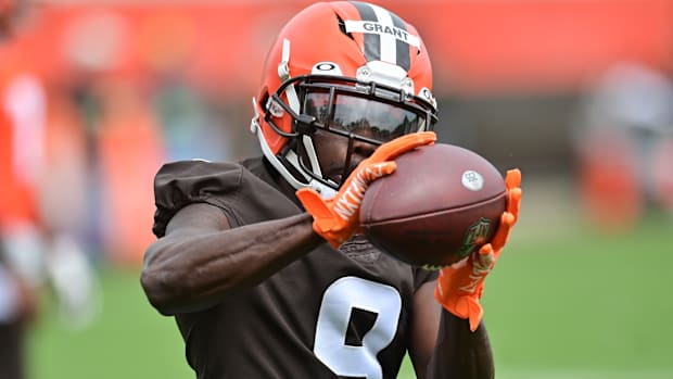 Browns wide receiver Jakeem Grant Sr. (9) catches a pass during organized team activities.