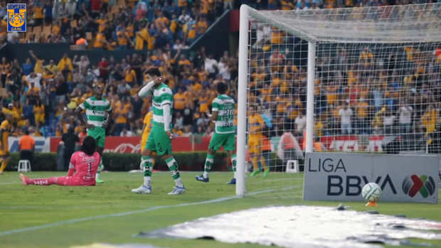 Córdova links up with Gignac and scores vs Santos