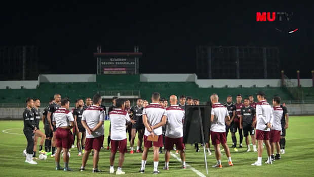 Madura United players prepare for Dewa United