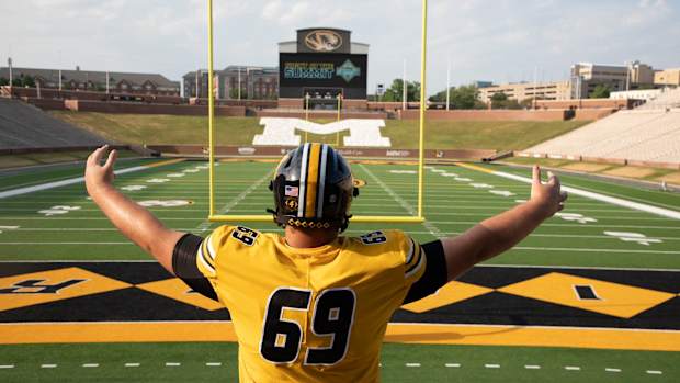 Logan Reichert offensive tackle Raytown (Mo.) High School