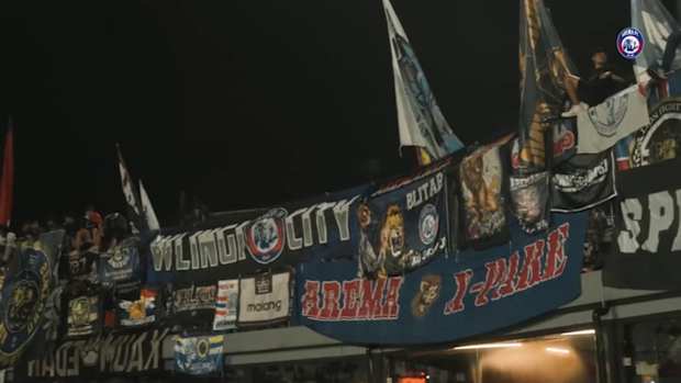 Arema FC fans create amazing atmosphere at Bali United