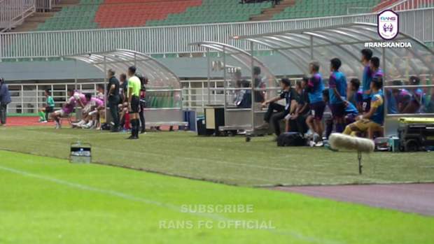 Bench cam: Touchline reactions vs Persija