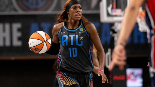 Atlanta, Georgia, May 20th 2022: Rhyne Howard (10 Atlanta Dream) dribbles the ball forward during the Womens National Basketball Association game between Atlanta Dream and Washington Mystics at Gatewat Center Arena in Atlanta Georgia. Andrea Vilchez/SPP Atlanta Dream vs Washington Mystics - Womens National Basketball Association - Gateway Center Arena PUBLICATIONxNOTxINxBRA