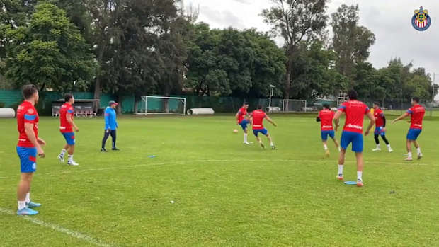 Chivas' quick rondos in training
