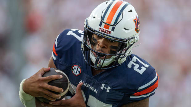 Auburn Tigers running back Jarquez Hunter (27) carries the ball into the endzone from 19 yards out for the first Auburn score during the game between the Mercer Bears and the Auburn Tigers at Jordan-Hare Stadium on Sept. 3, 2022.