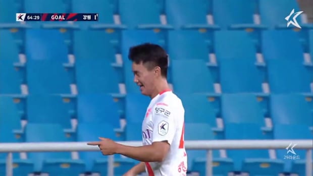 Hyun-Jun Yang's superb volley for Gangwon