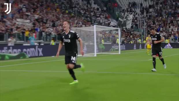 Milik's first goal for Juventus