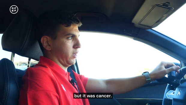 Spanish referee experiences emotional debut after recovering from cancer