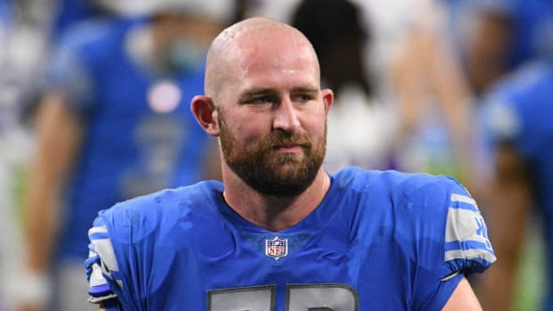 Detroit Lions offensive tackle Dan Skipper (70) after the game on Jan. 3, 2021.